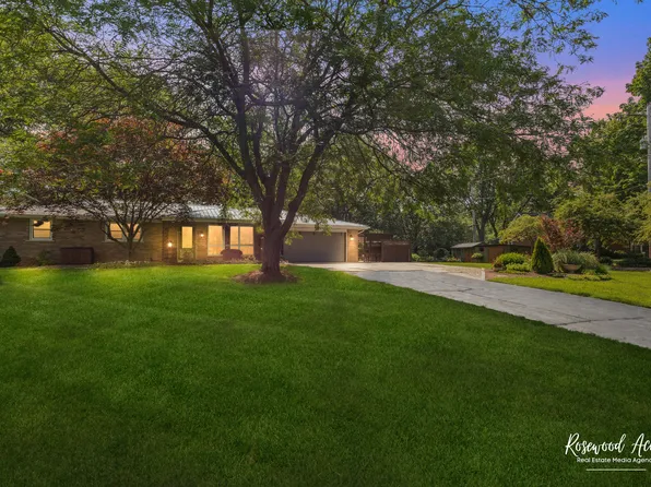 1843 Bittersweet Dr, Saint Anne, IL 60964