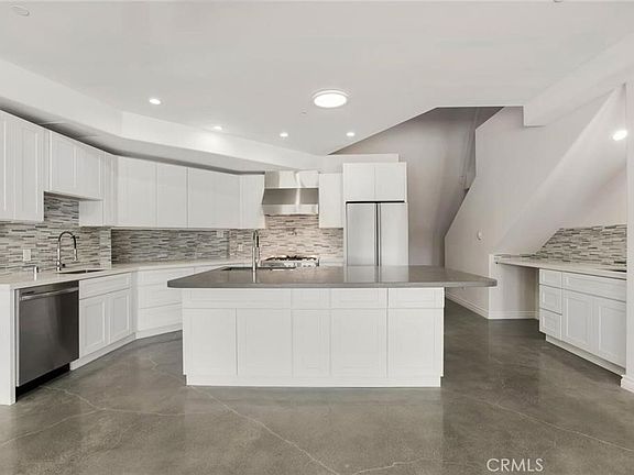 3rd image of 2411 N Topanga Canyon Blvd