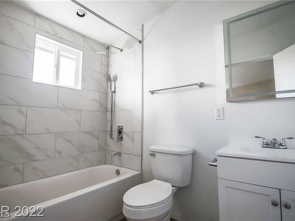 5th image of 2201 Fairfield Ave #11