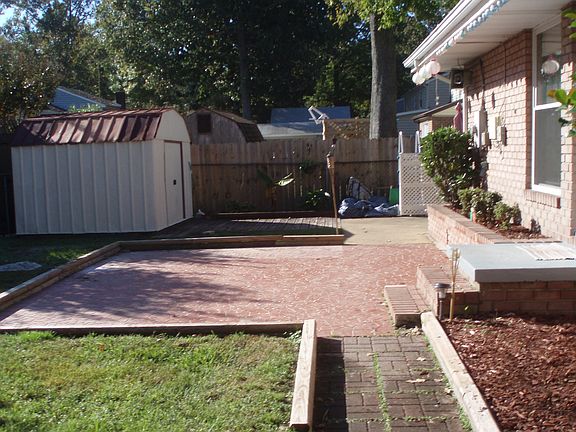 3rd image of 464 Greencastle Ln