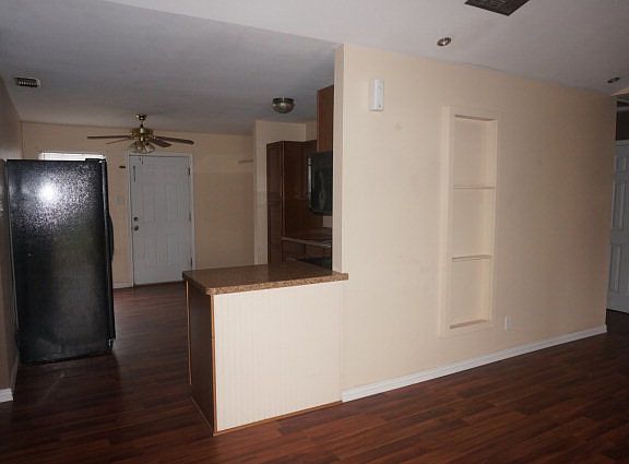 3rd image of 3021 Abilene St