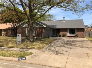 814 Camino Ct, Grand Prairie, TX 75052