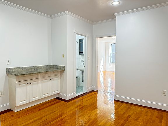 4th image of 220 W 21st St APT 3C