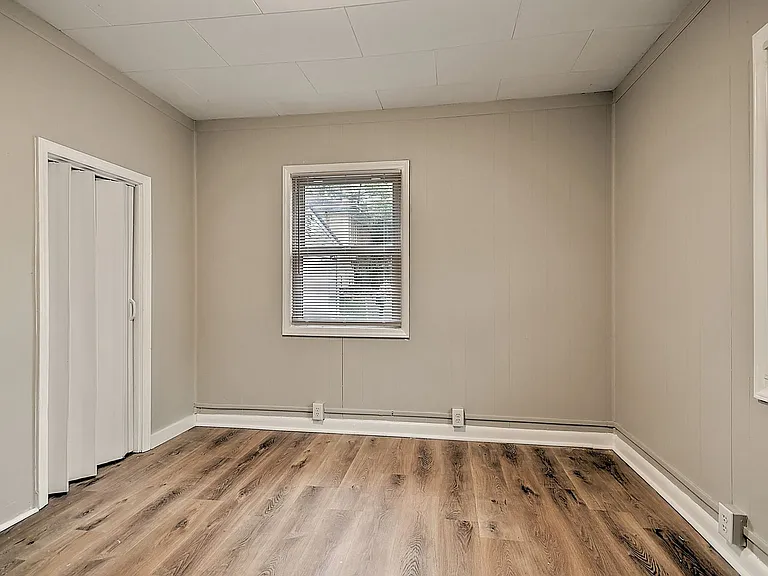 1712 Oaklawn St — Photo 10