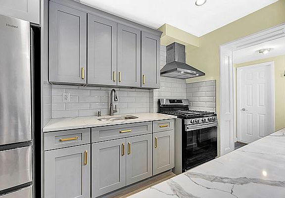 4th image of 244 Jefferson Ave Floor 1