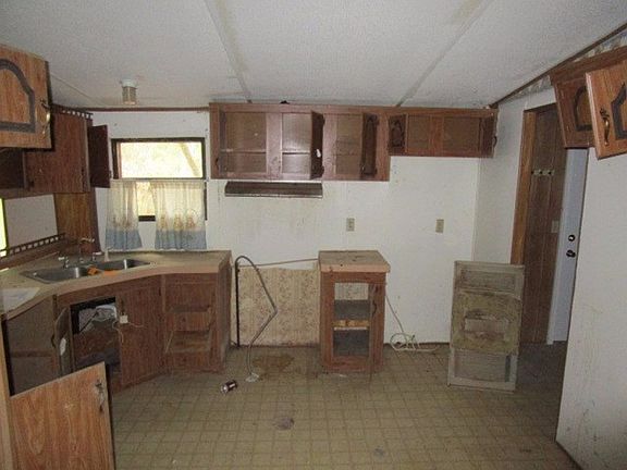 5th image of 15 Whitaker Ln