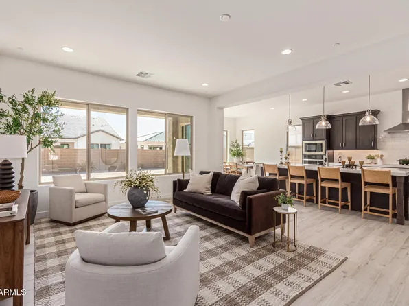 2565 E VIRGINIA Circle, Mesa, AZ 85213