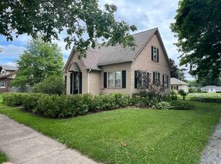 605 S 1st Ave, Forreston, IL 61030