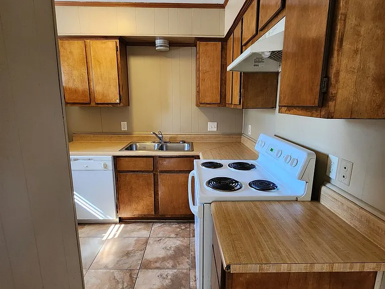 318 Houston St #1-10 — Photo 5