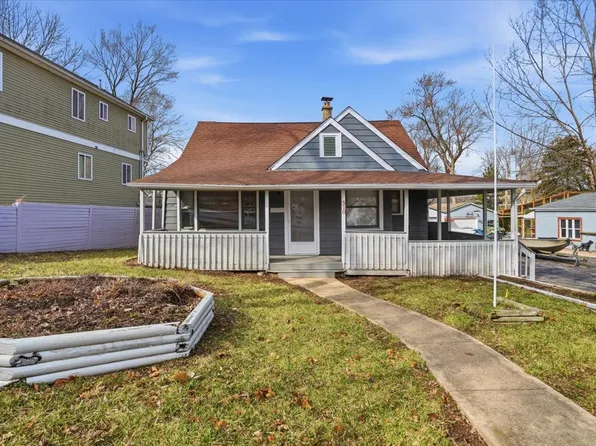 510 Forest Glen Dr, Round Lake Park, IL 60073