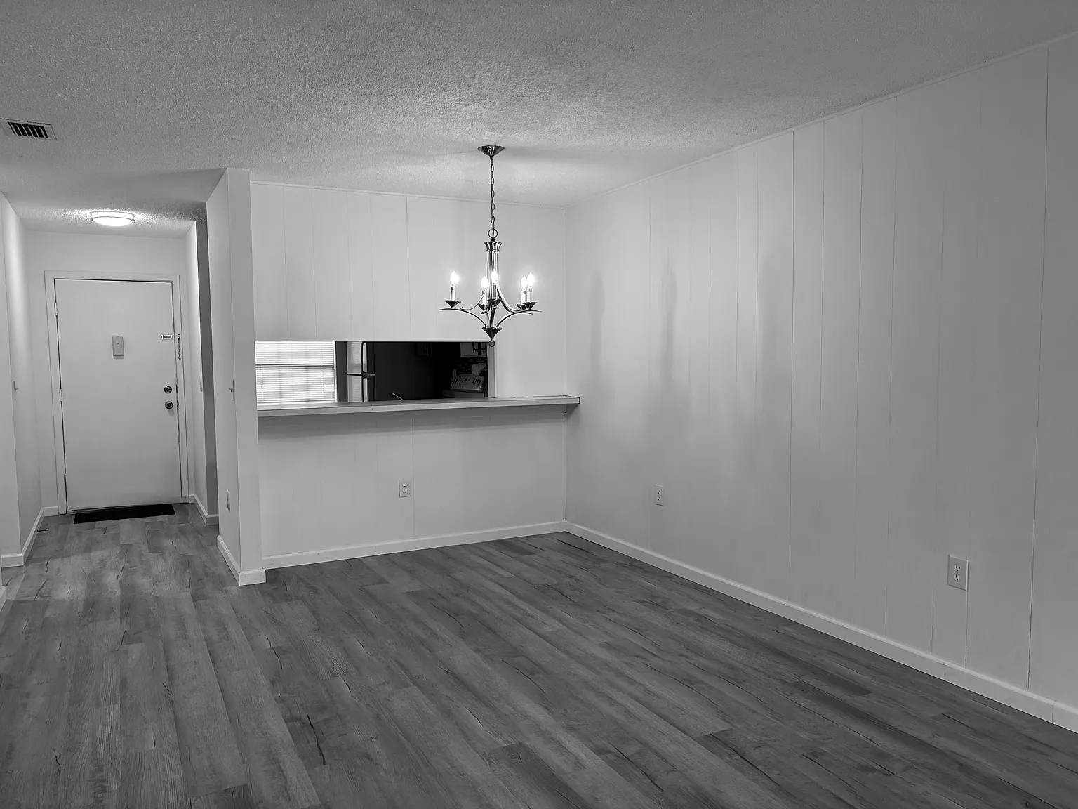 2 bed, 888 sqft, $1,300 — Photo 3