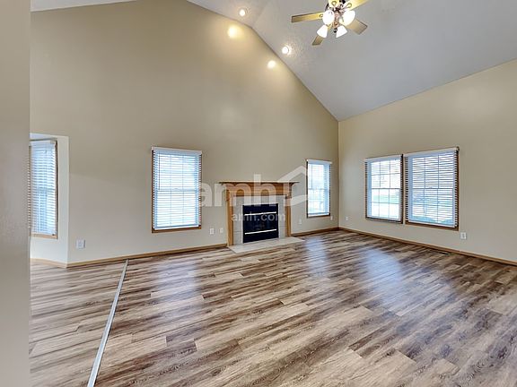 5th image of 7827 Edgewater Ct