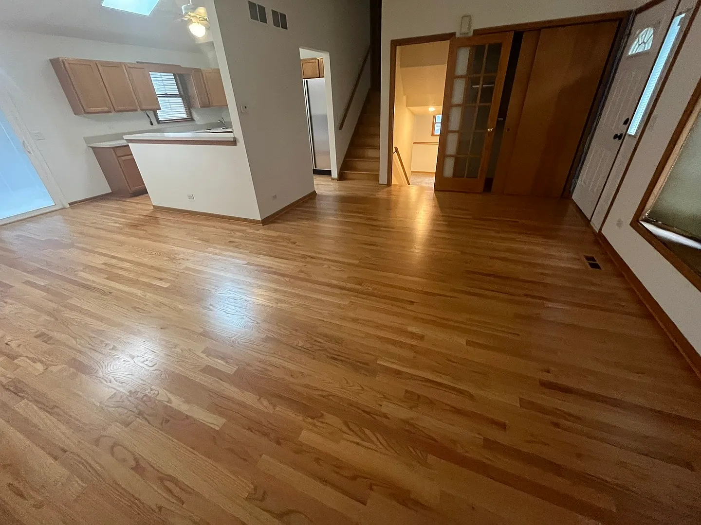 3 bed, 2.5 bath, 2100 sqft, $2,900 — Photo 3