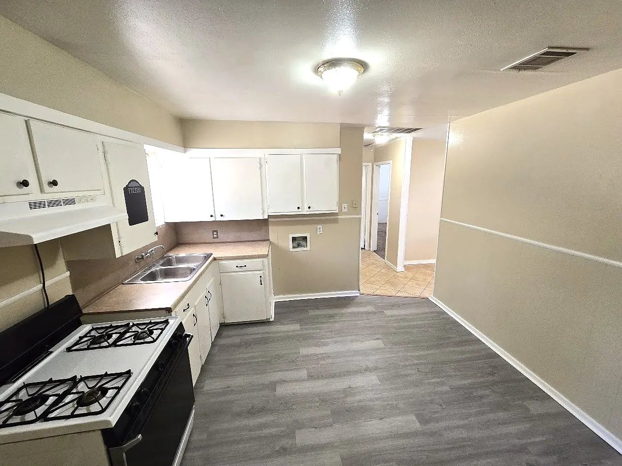 3 bed, 1200 sqft, $1,350 — Photo 3