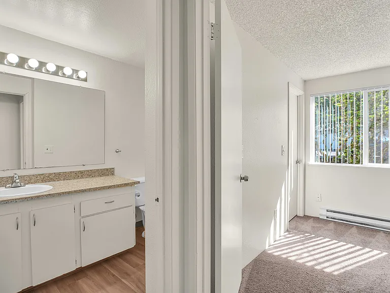 Riverview Apartments — Photo 52