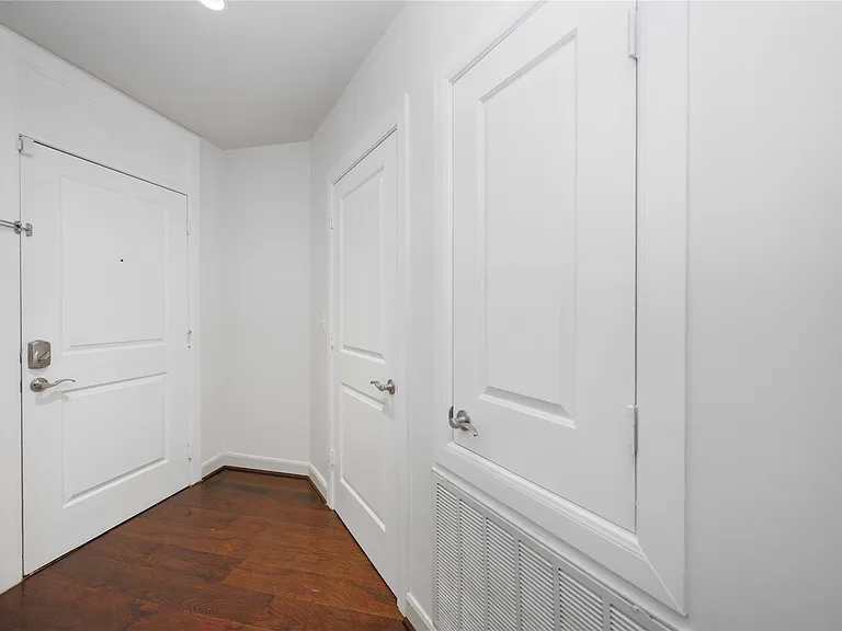 1010 Rosine St #35 — Photo 23