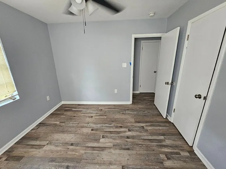 308 N Oak St — Photo 13