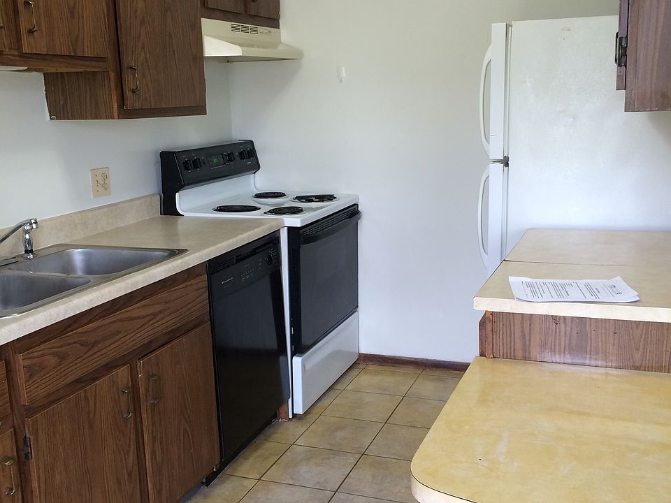 1st image of 635 Oriole Ct