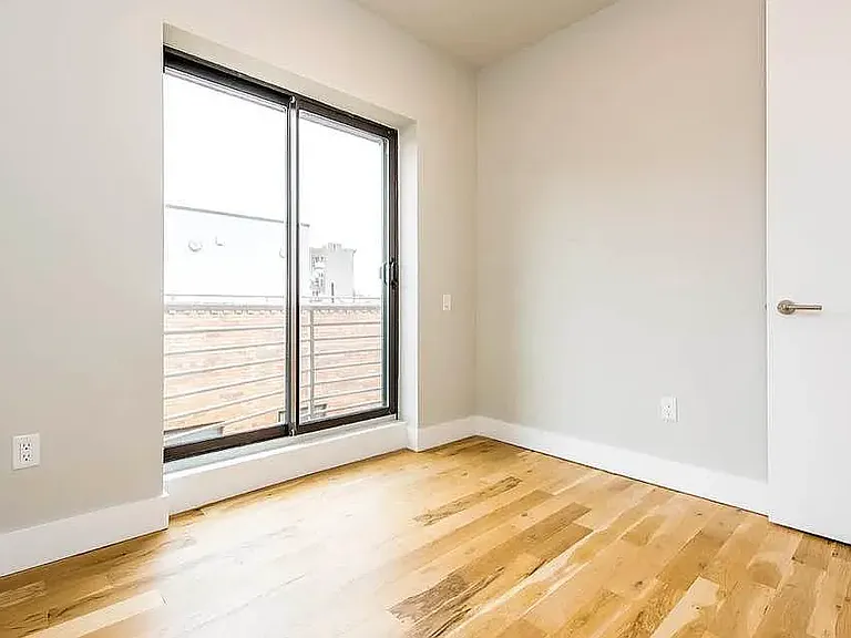 185 Leonard St #3E — Photo 14