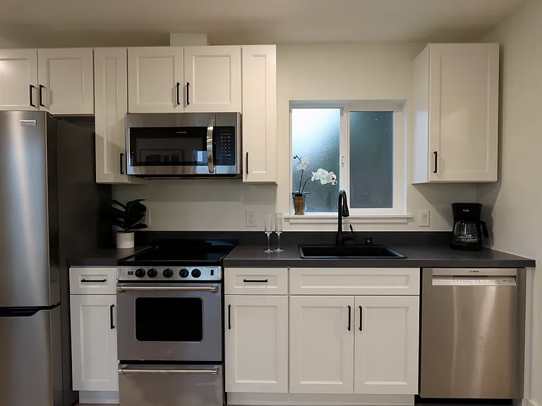 4314 Satinwood Dr — Photo 2
