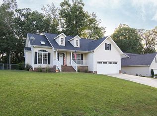 230 Oak Ridge Dr, Greenwood, SC 29649