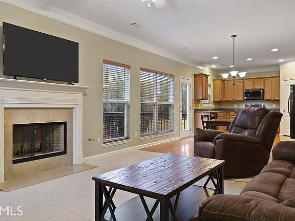 3rd image of 1118 Silverbrooke Dr