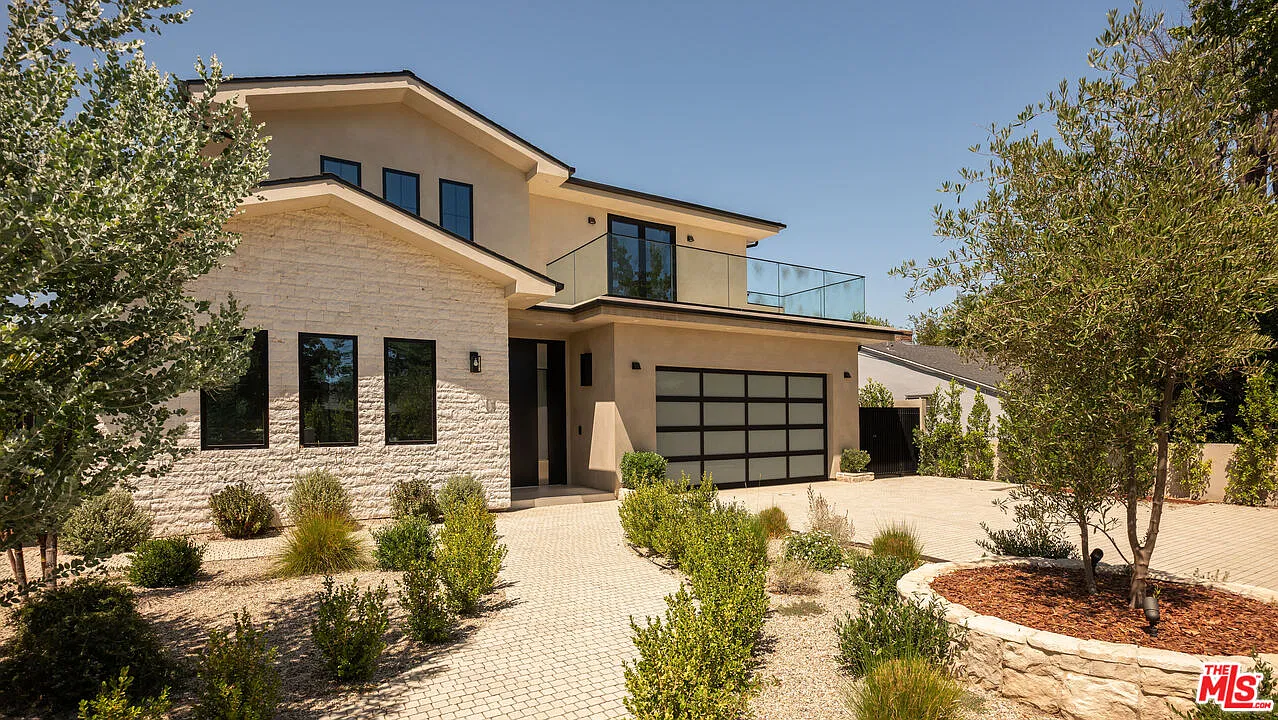 6 bed, 5.5 bath, 3998 sqft, $18,000 — Photo 3