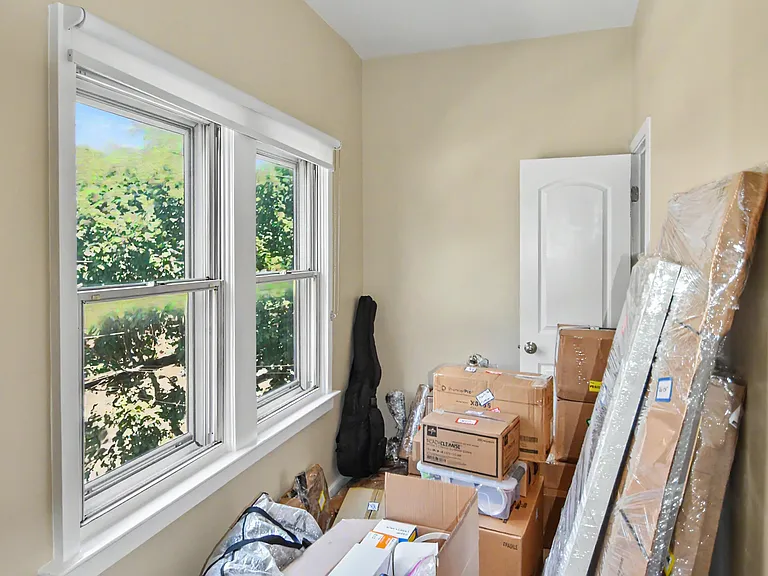 637 N 2nd St #2 — Photo 9