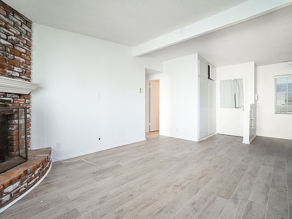 2nd image of 323 Larkspur Ave #1/2