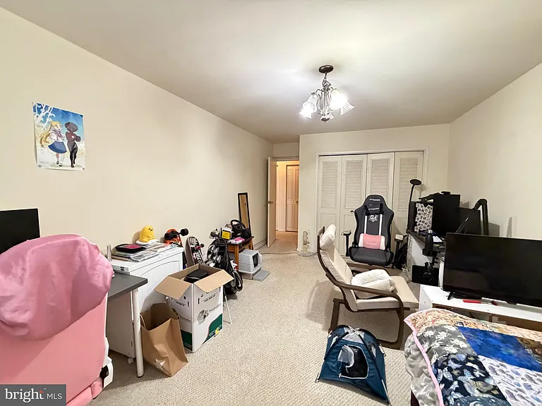 10201 Grosvenor Pl #320 — Photo 12