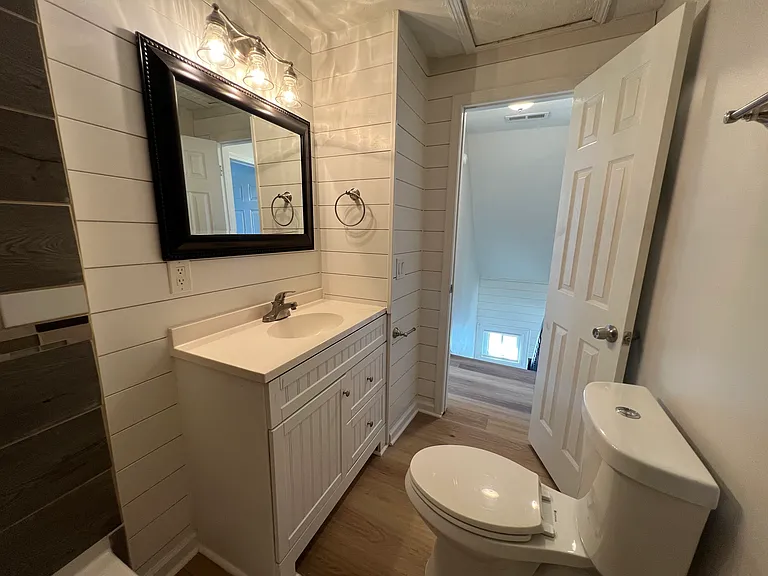 1347 N Gale St — Photo 22