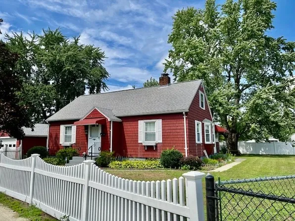 68 Oxford St, Chicopee, MA 01020