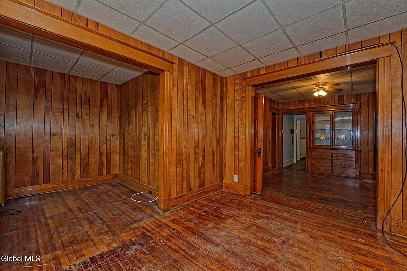 4th image of 313 2nd Avenue