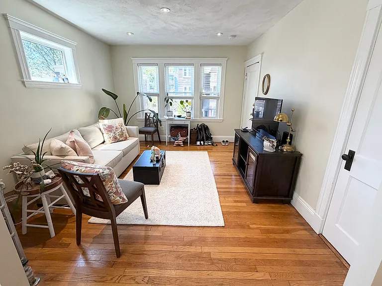 24 Beecher St #4 — Photo 5