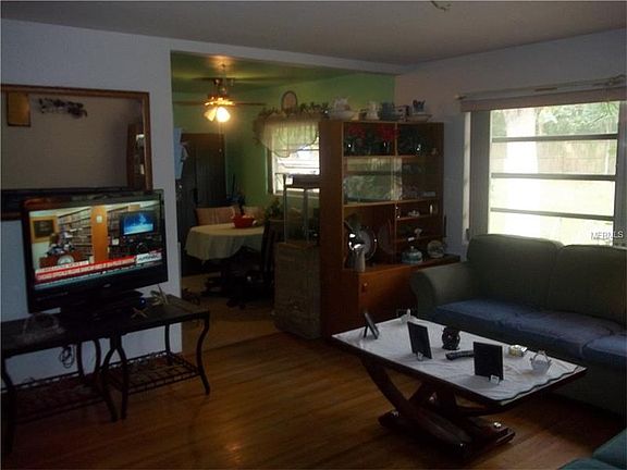 3rd image of 881 Candyce Ave