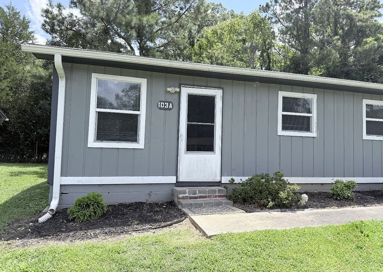 100 McKellar Ct — Photo 1