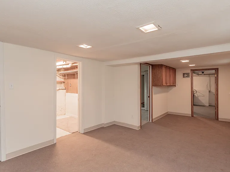 446 E St — Photo 24