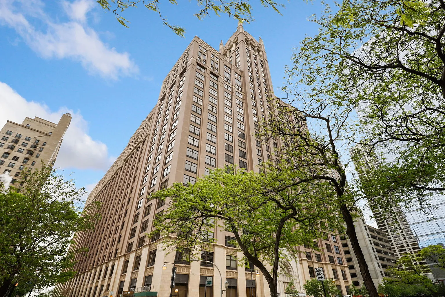 680 N Lake Shore Dr APT 216 photo 1