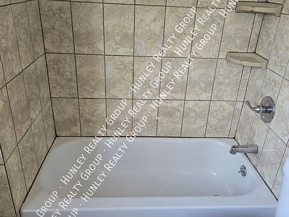 4th image of 2856 1/2 E Florence Ave