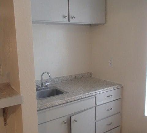 2nd image of 410 Washington St APT A