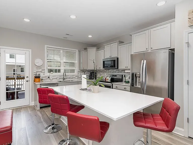 1006 Gateway Commons Cir — Photo 14