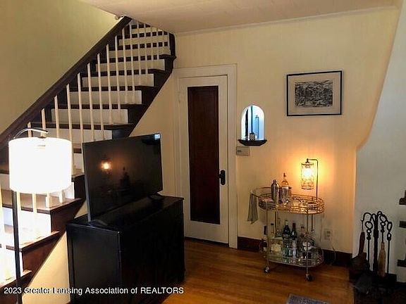 2nd image of 204 N Hayford Ave