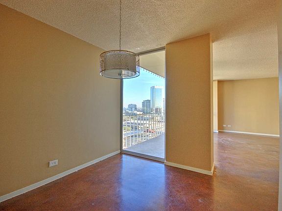 3rd image of 207 W Clarendon Ave Unit 11G