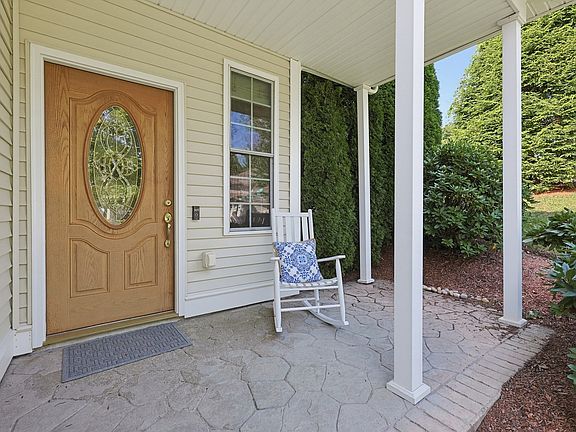 2nd image of 17 Hartland Way