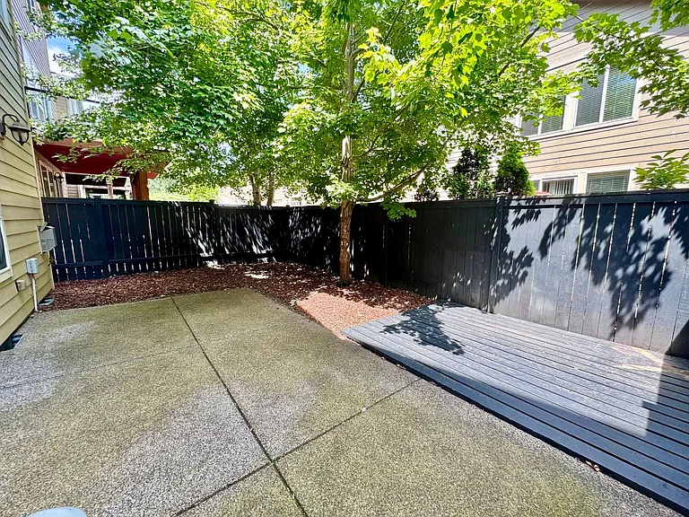 10302 NE 4th St — Photo 36