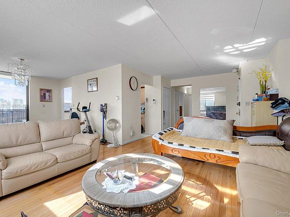 4th image of 14477 Roosevelt Avenue #5C