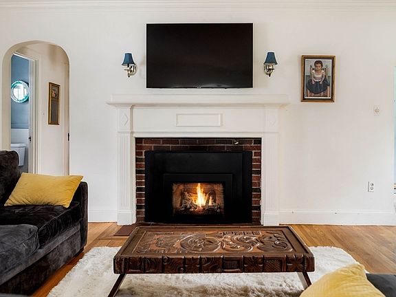 3rd image of 7 Saint Marys Rd