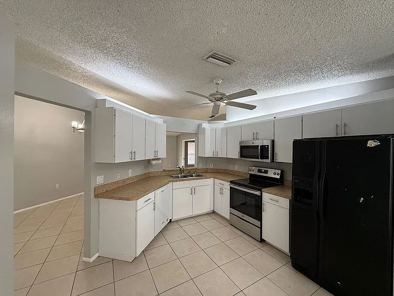 2395 Pinehurst St — Photo 3