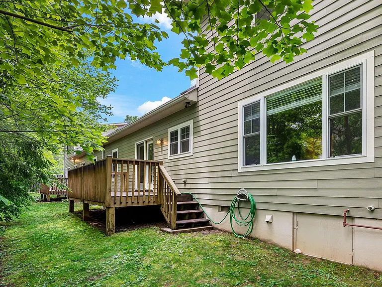 3 Teresa Way — Photo 7