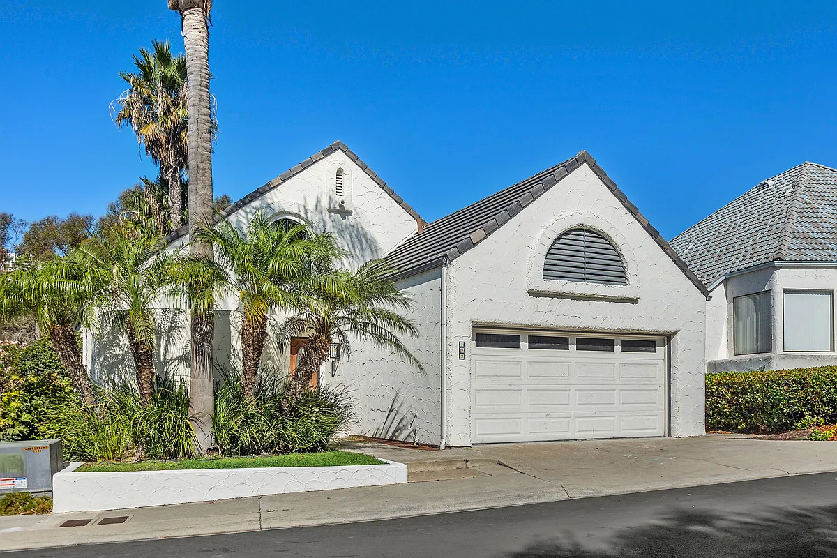 3 bed, 2.5 bath, 2850 sqft, $5,850 — Photo 1